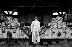 Fotoshooting in Ferropolis | Foto: Anna W | Design: Paula F | Model: Mona E