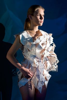 Papierarbeiten | Designerin: Diane | Model: Arite | Foto: Anne "Les Papillons"