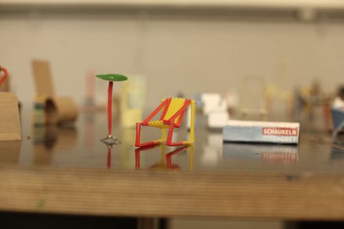 Mini-Design — experimentelle Modell-Möbel